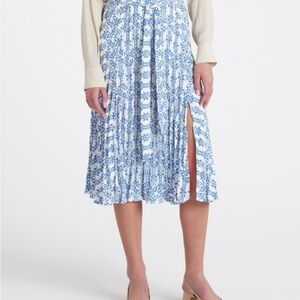 Skies Are Blue Saige Pleated Midi Skirt | Blue Floral Print | Size Large